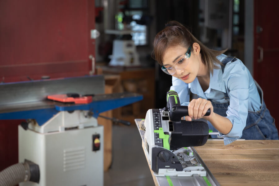 Corded vs Cordless Circular Saw- Which one is right for you?