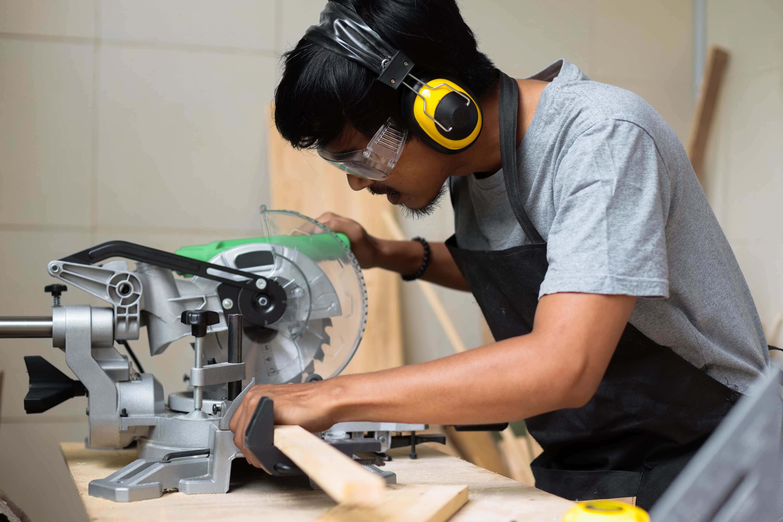 How does a circular saw work tips