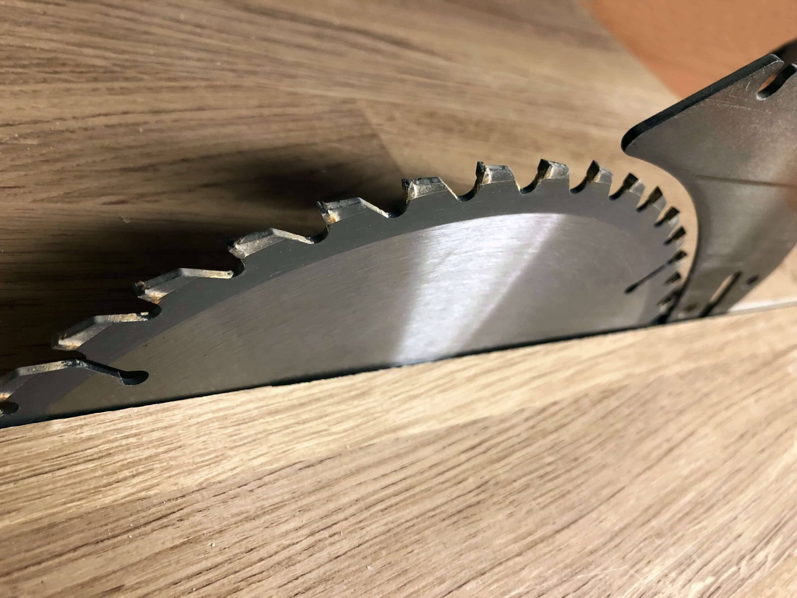 How to sharpen a circular saw blade tips