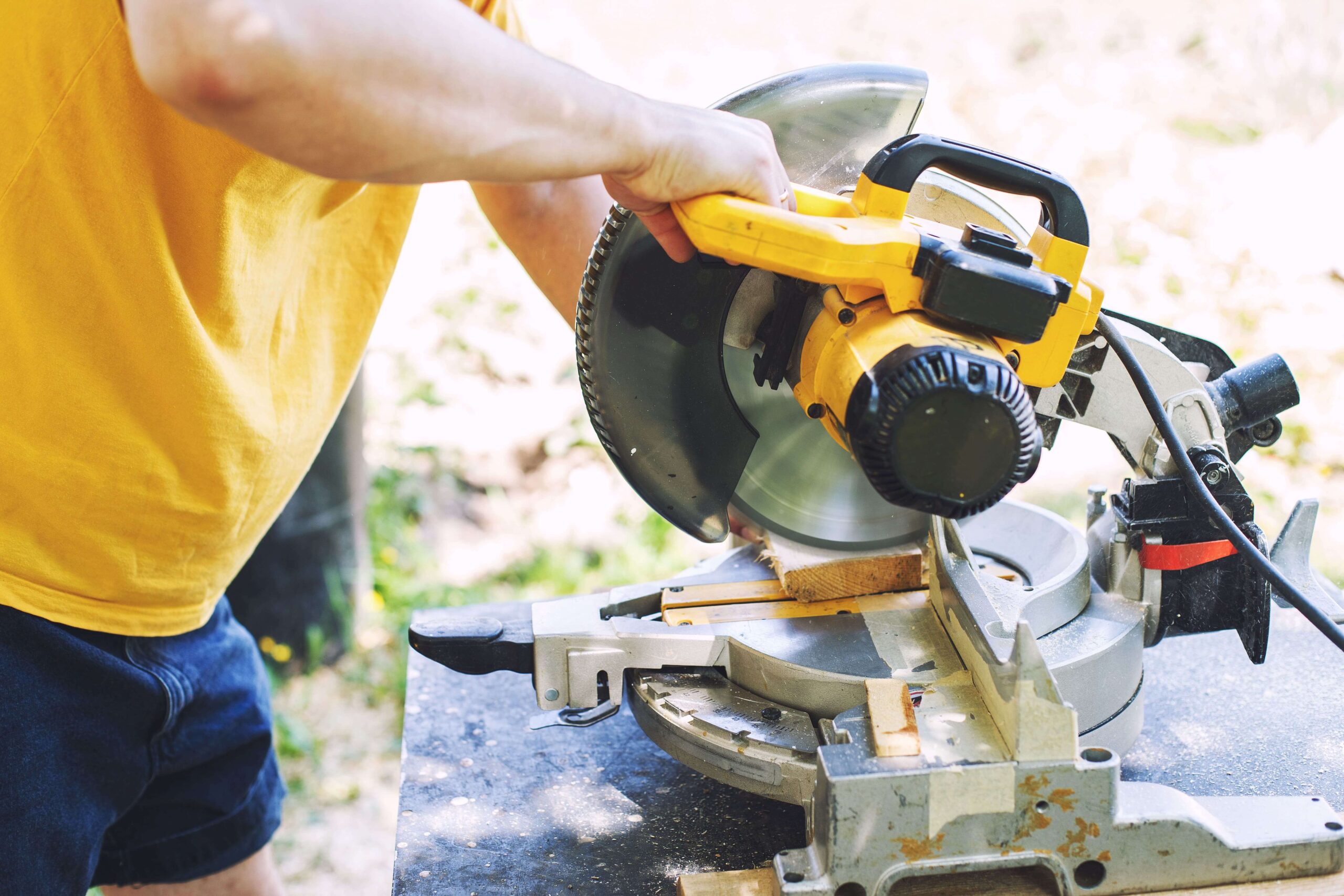 Single vs Double Bevel Miter Saws featured